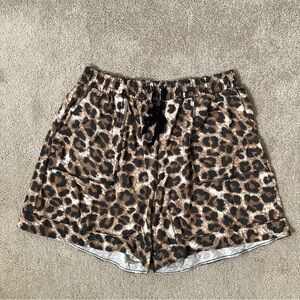 Zenana Women’s Leopard Shorts Size 1X With elastic waistband